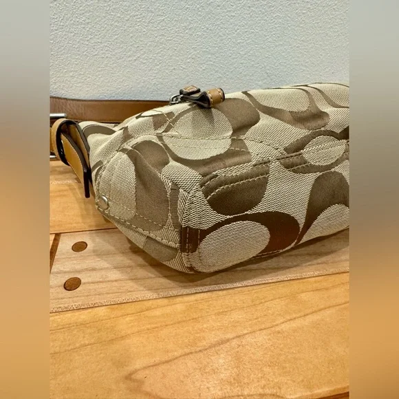 ‼️SOLD‼️Coach Signature Tan Adjustable Shoulder and Crossbody Bag - Picture 7 of 10